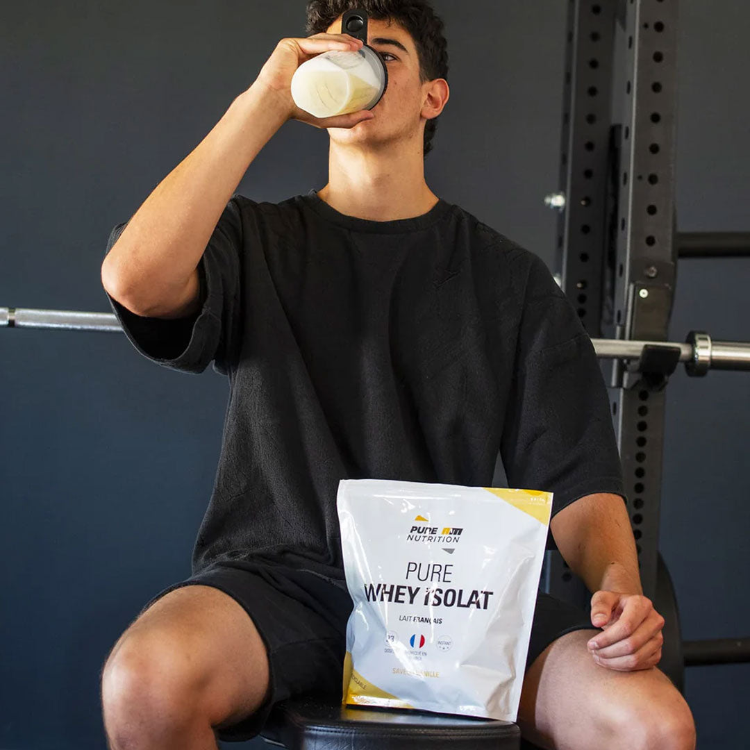 Bouteille de compléments alimentaires AM Nutrition, gélules pour sportifs, vitamines musculation, énergie et performance.