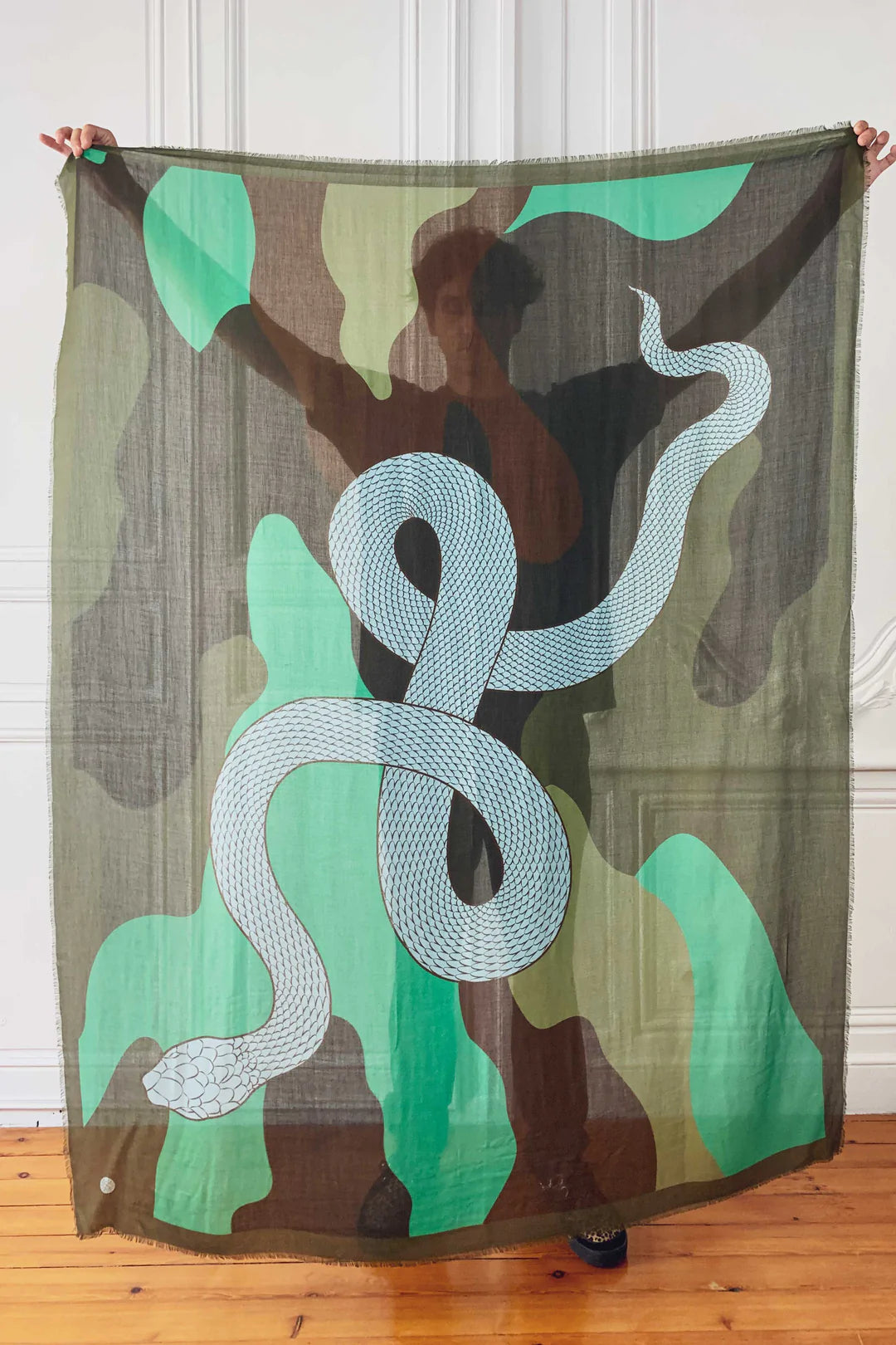 Foulard en soie rouge avec motif trèfle, élégant, protéger vos cheveux, unisexe.